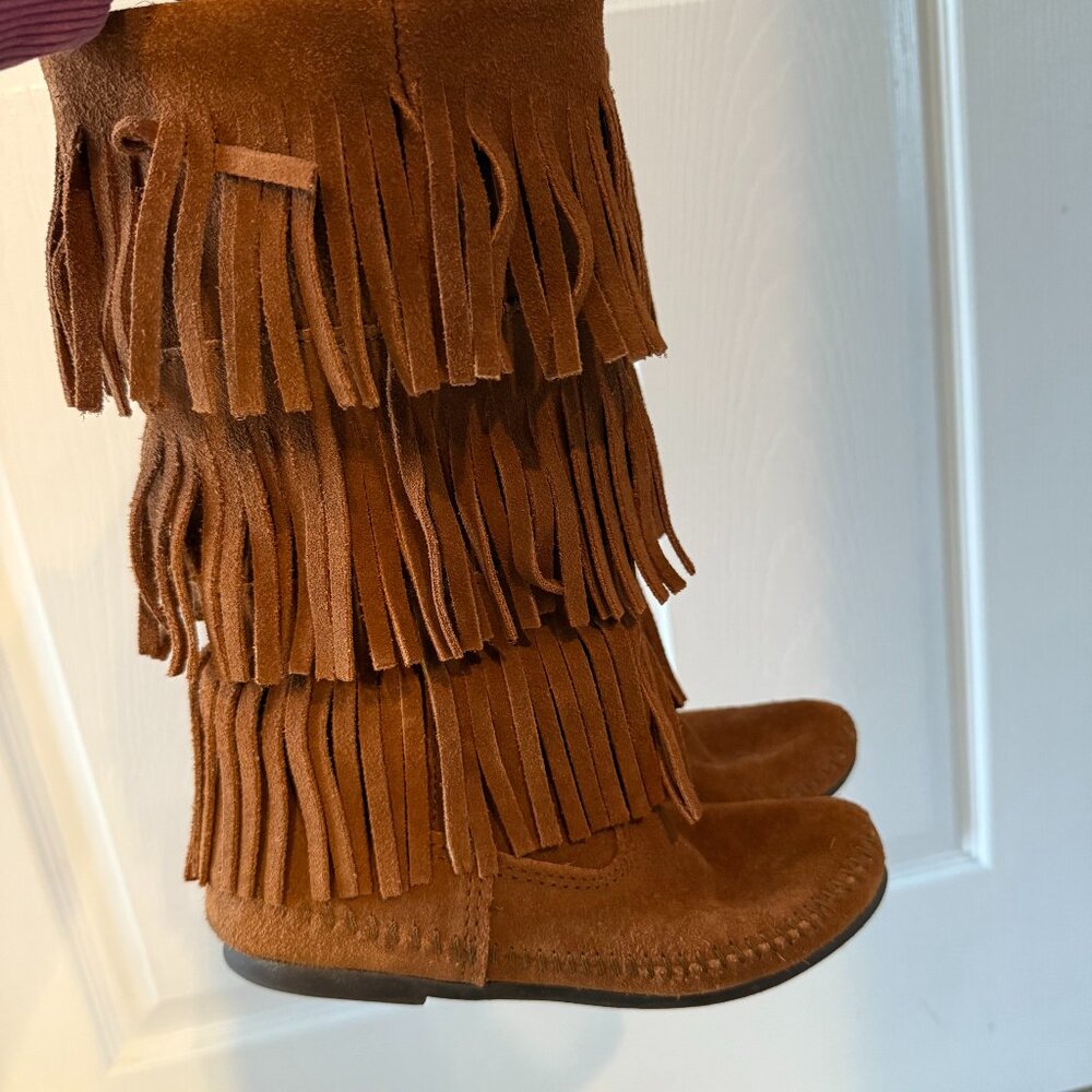 Minnetonka Women's 3Layer Fringe Moccasin Size 6